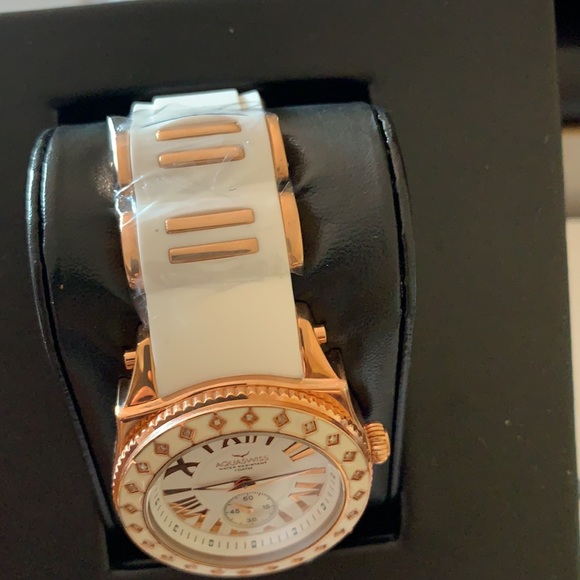 Win Quartz Diamond Accent Stainless Steel Silicone - Picture 2 of 5